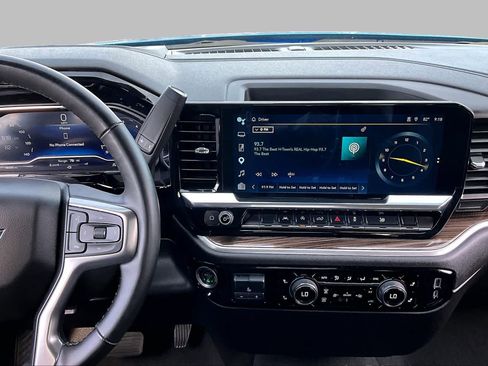 Used 2025 Chevrolet Silverado 1500 LT AWD/4WD image 7