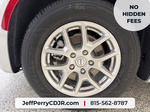 New 2026 Chrysler Pacifica Select FWD image 27