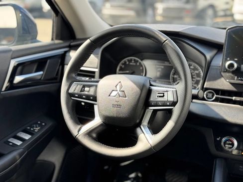 Used 2023 Mitsubishi Outlander SE AWD/4WD image 14