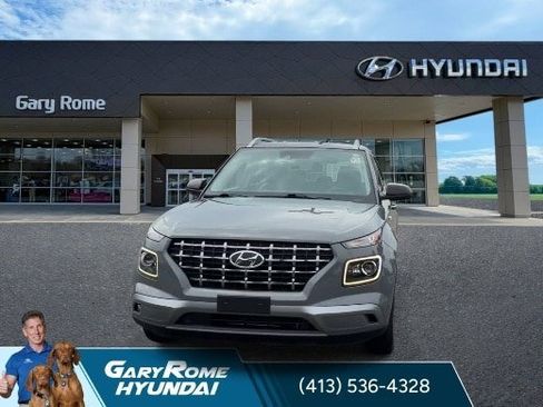 Used 2022 Hyundai Venue Limited w/ Cargo Package FWD image 3