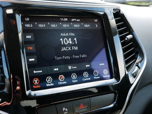 Used 2020 Jeep Cherokee Limited AWD/4WD image 19