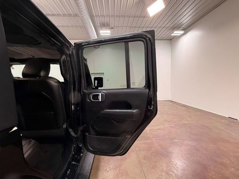 Used 2022 Jeep Wrangler Unlimited Sahara AWD/4WD image 63