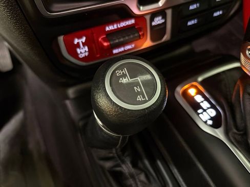 Used 2025 Jeep Gladiator Sport AWD/4WD image 29