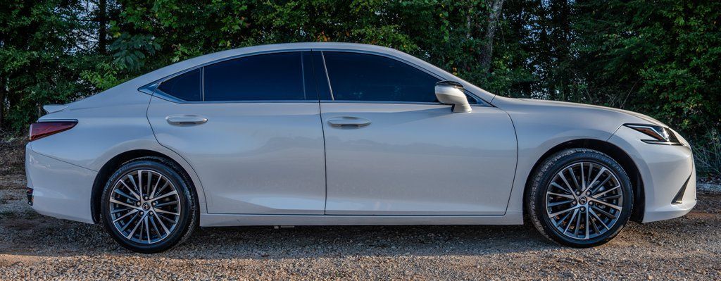 Used 2024 Lexus ES 300h w/ Premium Package FWD image 5