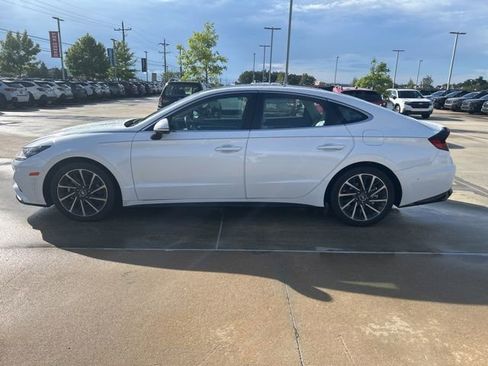 Used 2022 Hyundai Sonata Limited w/ Preferred Accessory Package FWD image 4