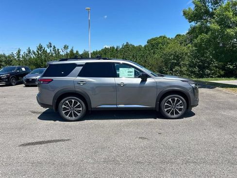 New 2026 Nissan Pathfinder Platinum AWD/4WD image 2