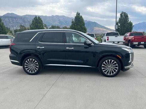 Used 2025 Hyundai Palisade Calligraphy image 2