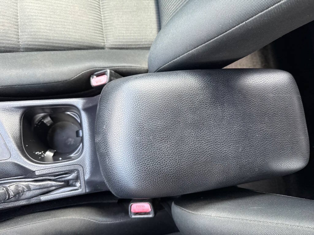 Used 2017 Toyota RAV4 LE w/ Carpet Mat Package AWD/4WD image 18