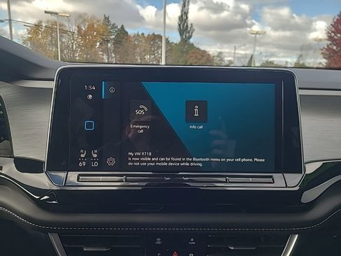 Used 2024 Volkswagen Atlas Cross Sport SE image 18