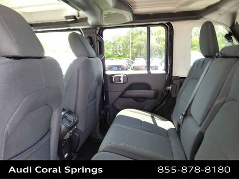 Used 2025 Jeep Wrangler Unlimited Sahara AWD/4WD image 20
