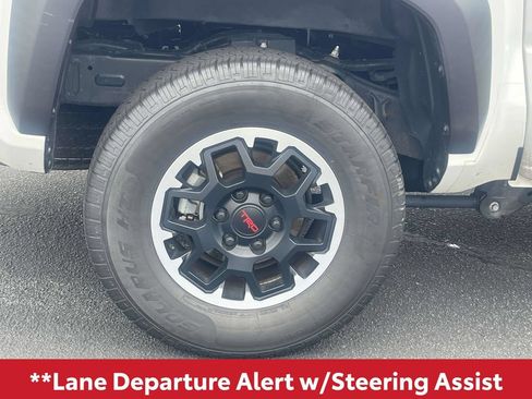 Used 2024 Toyota Tacoma TRD Off-Road AWD/4WD image 9