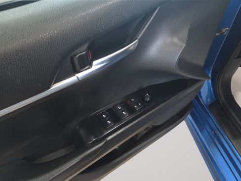 Used 2020 Toyota Camry SE FWD image 11