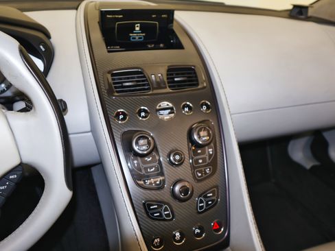 Used 2014 Aston Martin Vanquish Volante image 29