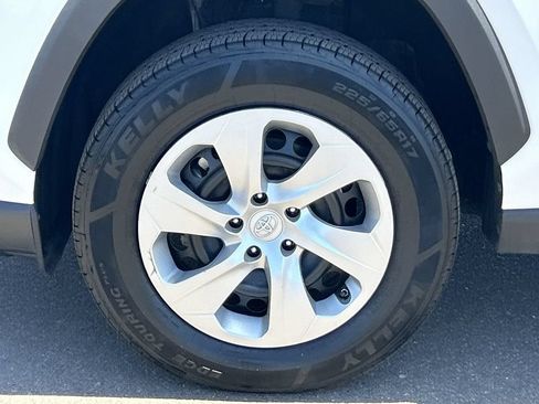 Used 2022 Toyota RAV4 LE w/ Carpet Mat Package (TMS) FWD image 33