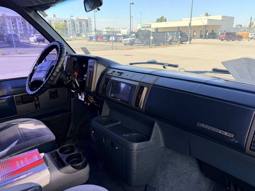 Used 1995 Chevrolet Astro AWD Passenger image 12