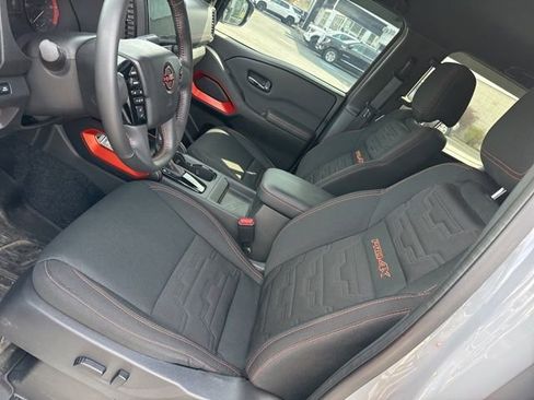 Used 2024 Nissan Frontier PRO-4X w/ Technology Package image 11