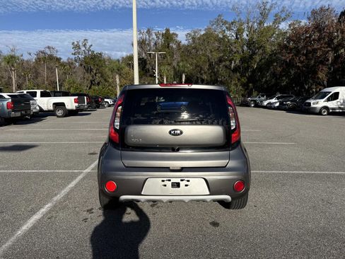 Used 2019 Kia Soul + image 4
