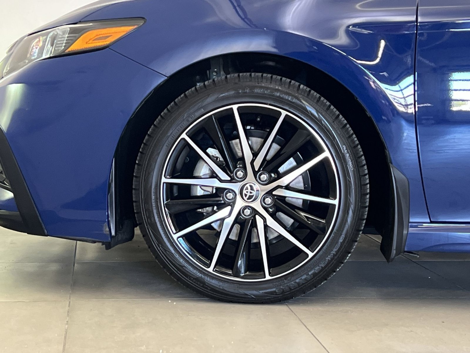 Used 2023 Toyota Camry SE w/ Cold Weather Package FWD image 11