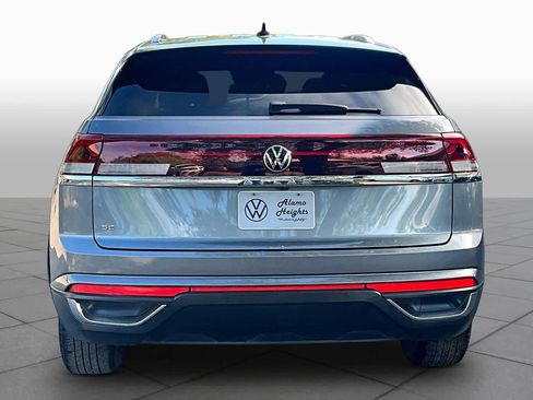 Used 2024 Volkswagen Atlas Cross Sport SE image 5