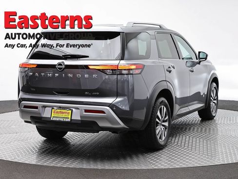Used 2022 Nissan Pathfinder SL AWD/4WD image 5
