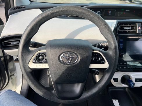Used 2016 Toyota Prius Two image 10