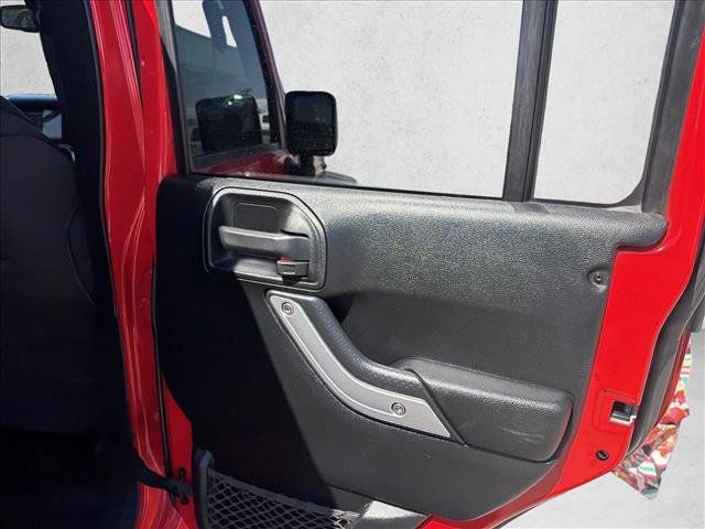 Used 2018 Jeep Wrangler Unlimited Sahara w/ Connectivity Group AWD/4WD image 20