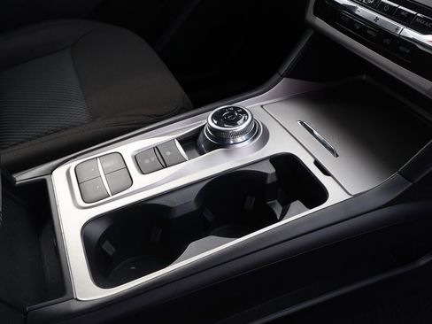 Used 2024 Ford Explorer XLT image 12