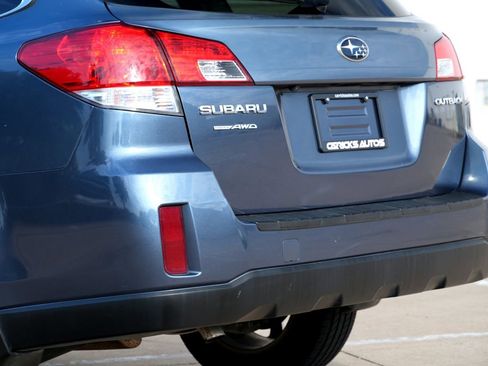 Used 2014 Subaru Outback 2.5i Limited w/ Moonroof Package AWD/4WD image 31