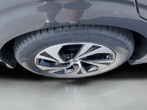 Used 2025 Subaru Legacy Premium AWD/4WD image 9