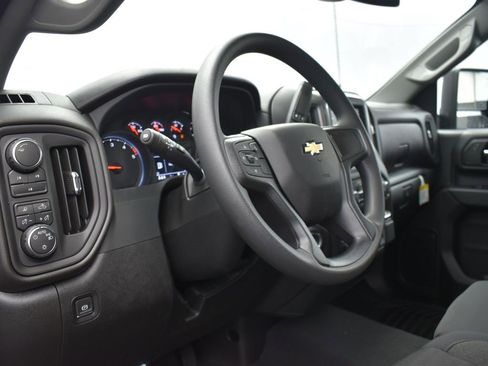 Used 2024 Chevrolet Silverado 2500 Custom w/ Custom Value Package image 12