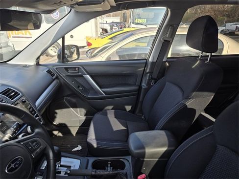Used 2017 Subaru Forester 2.5i Premium image 8