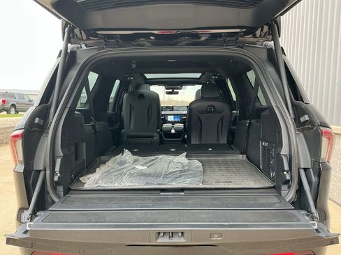 Used 2025 Lincoln Navigator L Reserve w/ Jet Appearance Package AWD/4WD image 23