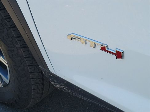 Used 2025 GMC Acadia AT4 image 31