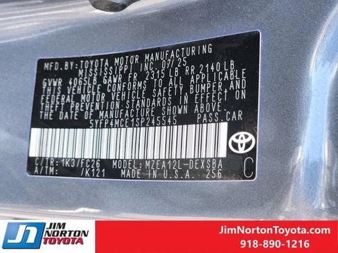 Used 2025 Toyota Corolla SE w/ SE Premium Package FWD image 34