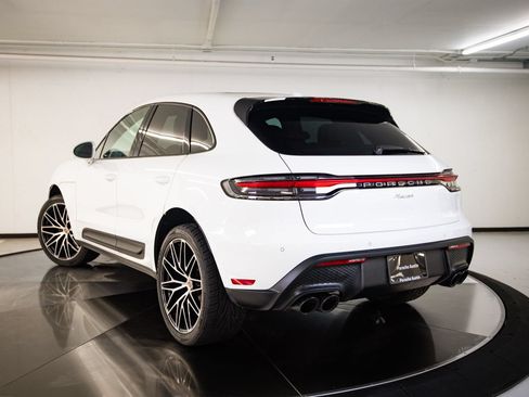 Certified 2023 Porsche Macan AWD/4WD image 3
