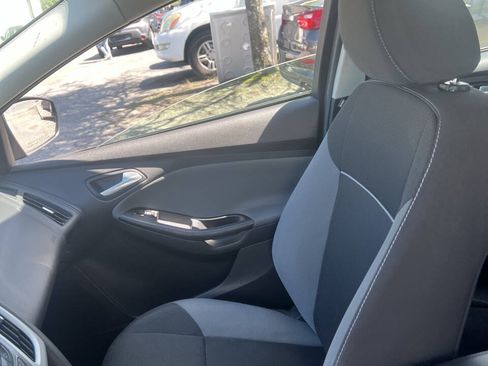 Used 2014 Ford Focus SE FWD image 15