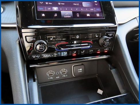 New 2025 Jeep Grand Cherokee Altitude image 18