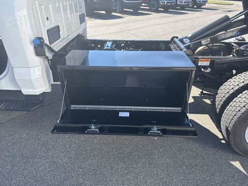 New 2025 Ford F550 4x4 Regular Cab Super Duty image 26