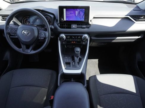 Used 2025 Toyota RAV4 XLE AWD/4WD image 9