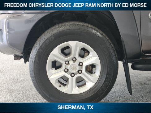 Used 2015 Toyota Tacoma PreRunner w/ SR5 Package RWD image 7