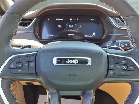 Used 2023 Jeep Grand Cherokee Limited image 29