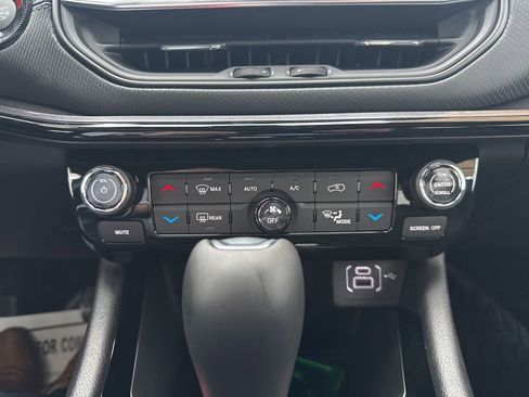 New 2026 Jeep Compass Latitude image 17