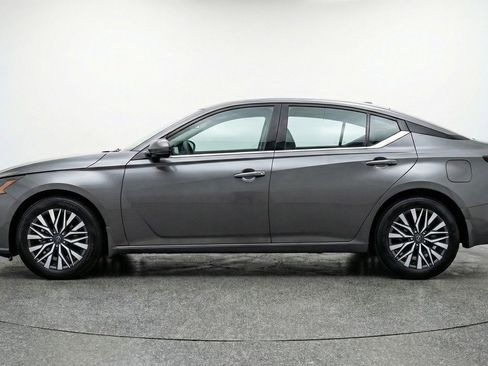 Used 2025 Nissan Altima 2.5 SV image 5