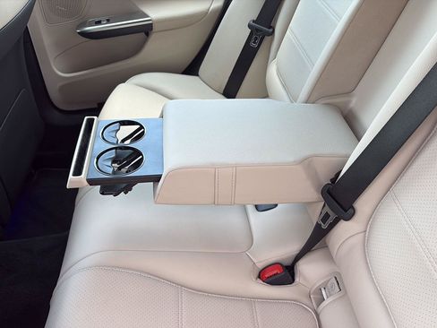 Used 2025 Mercedes-Benz C 300 4MATIC Sedan image 30