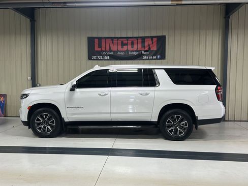 Used 2022 Chevrolet Suburban LT w/ Luxury Package image 2