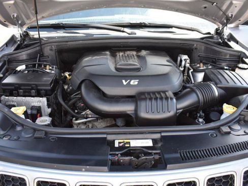 Used 2014 Jeep Grand Cherokee Overland w/ Advanced Technology Group AWD/4WD image 23