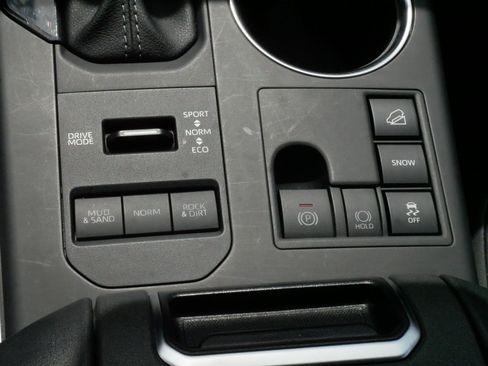 Certified 2025 Toyota Highlander XLE AWD/4WD image 25