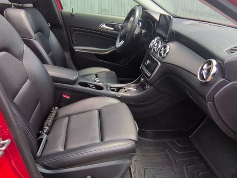 Used 2020 Mercedes-Benz GLA 250 4MATIC image 30