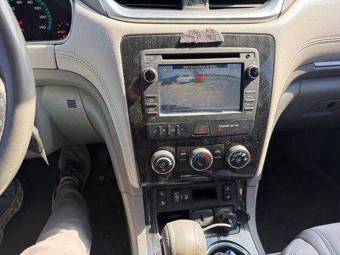 Used 2016 Chevrolet Traverse LT w/ Style and Technology Package image 12