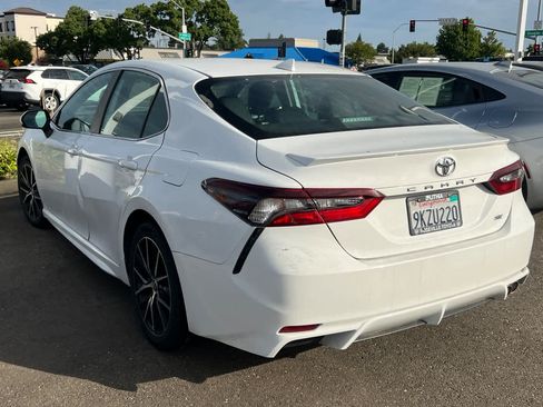 Certified 2021 Toyota Camry SE FWD image 6